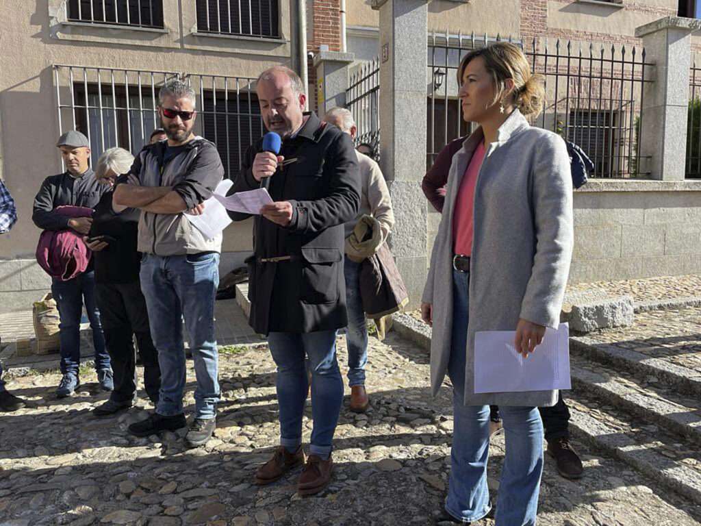 Sergio Calleja leyendo su discurso durante el acto. Sergio Calleja leyendo su discurso durante el acto.