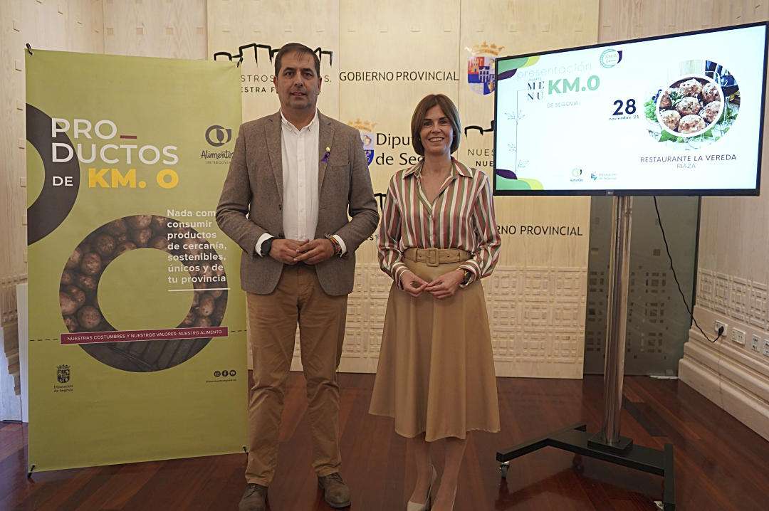 El alcalde de Riaza junto a la Diputada de Promoción Provincial.