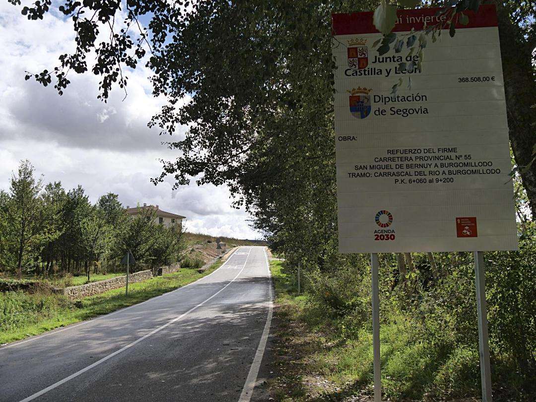 Carretera que se ha renovado en Carrascal del Río.