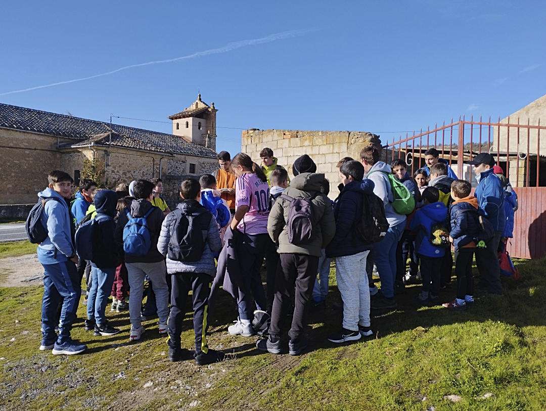 Los jóvenes antes de empezar la marcha.