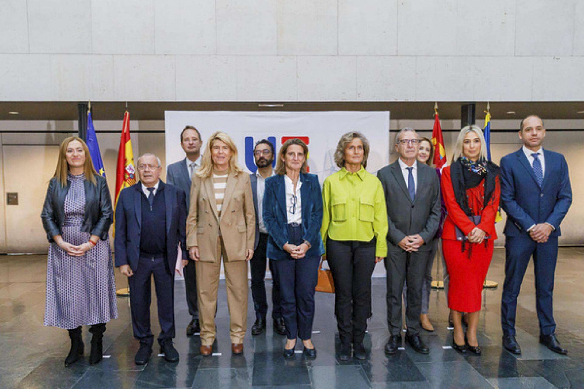 Teresa Ribera, en el centro, acompañada de ministros y ministras de países pertenecientes a la Unión Europea.