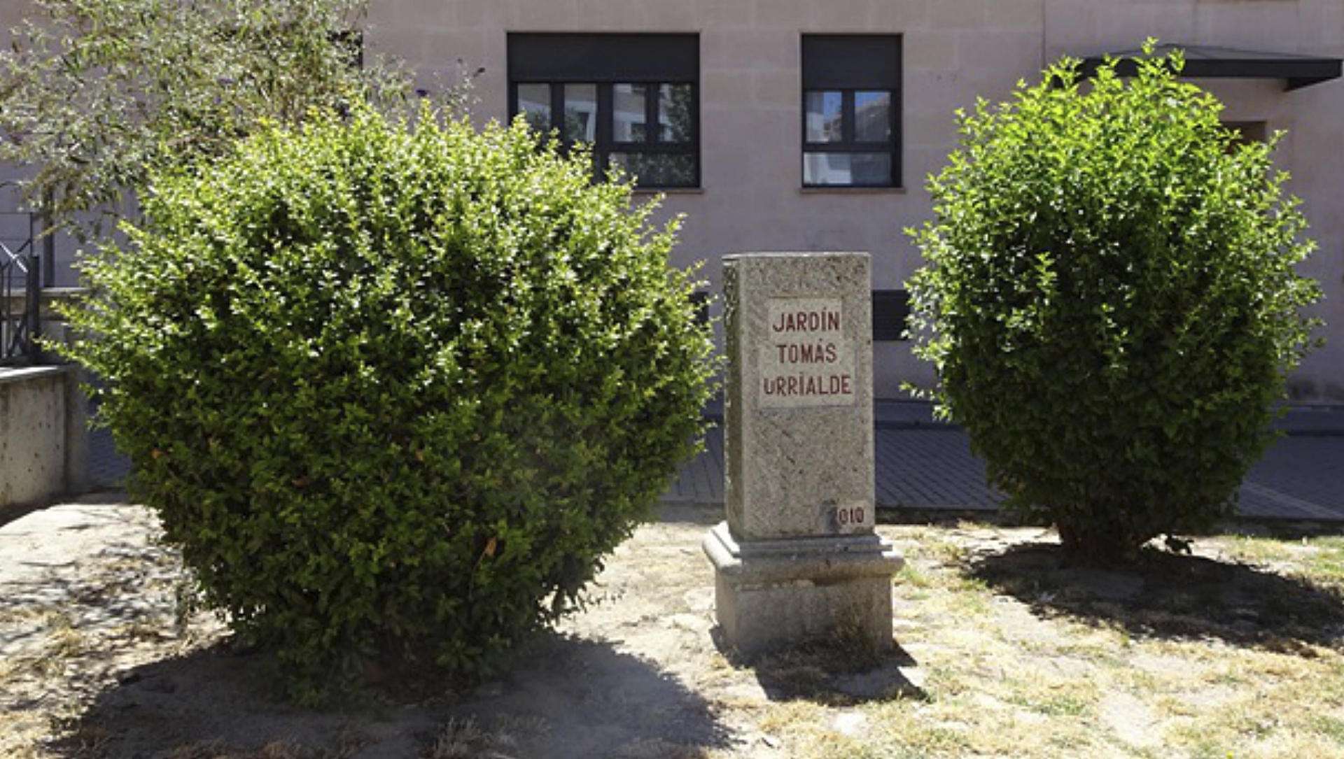 5 Urrialde monolito 5 Urrialde monolito