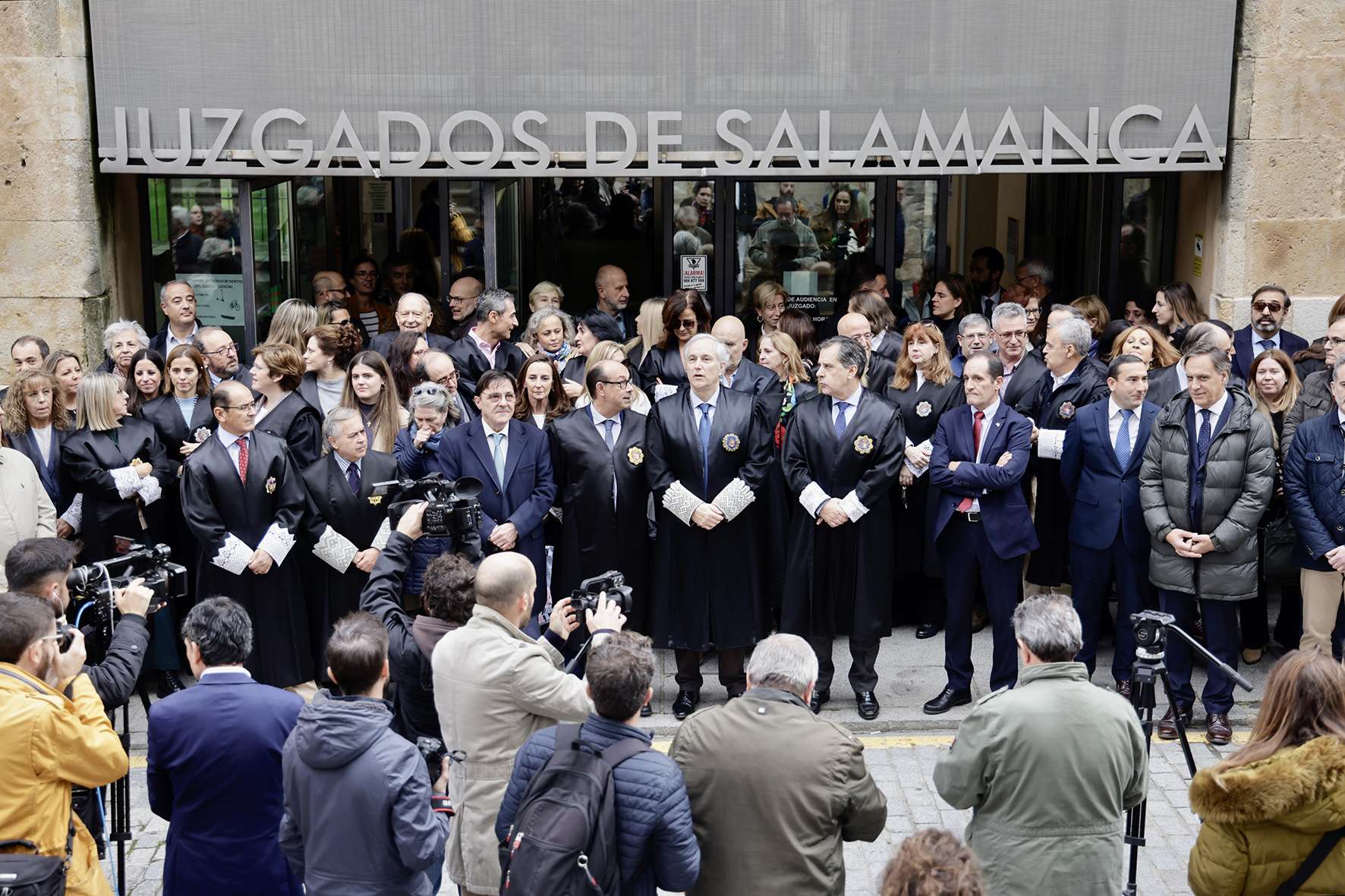 Concentración en la puerta de la audiencia de Salamanca