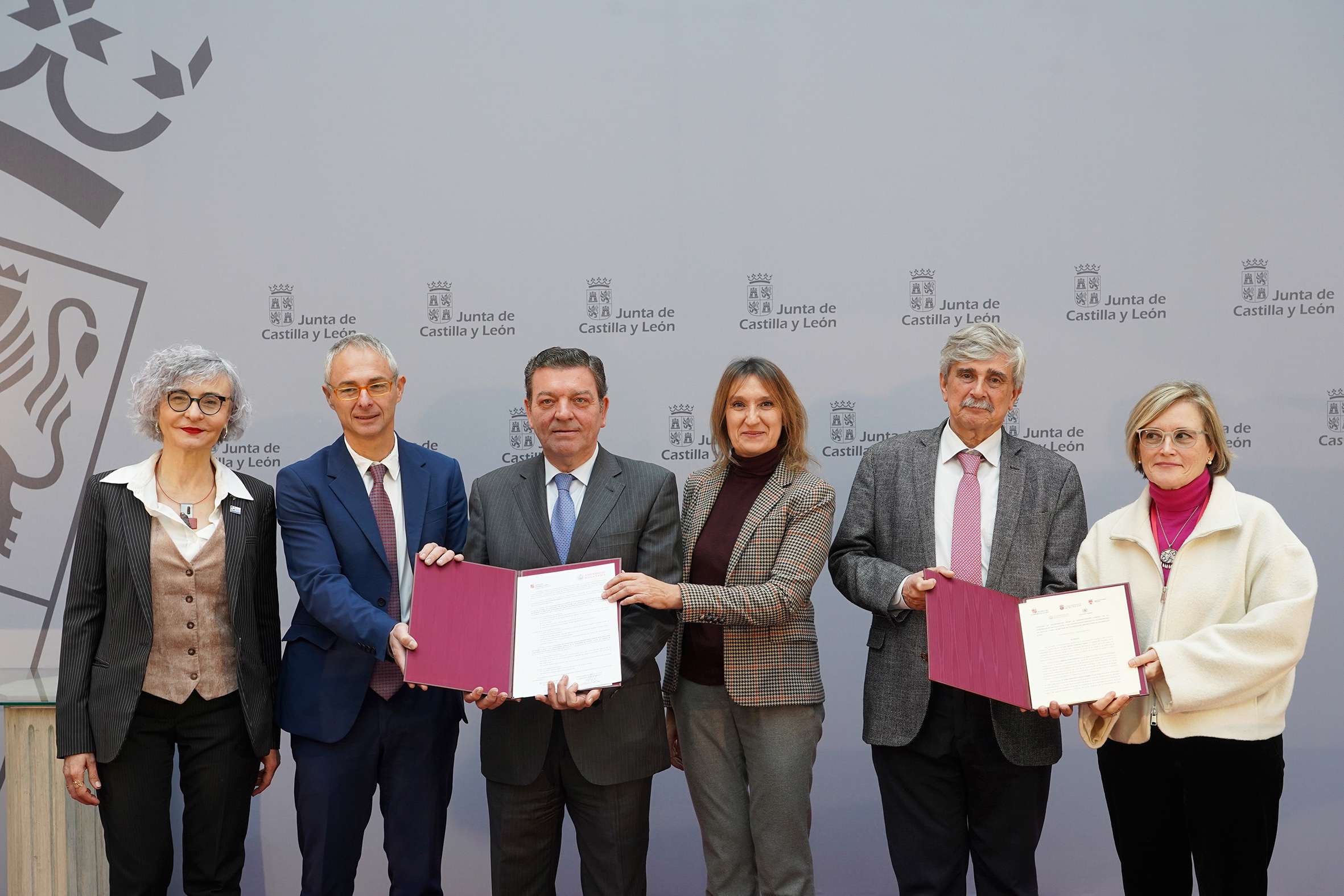 Junta y universidades p�as firman convenios en materia de Acci�xterior y Cooperaci�l Desarrollo