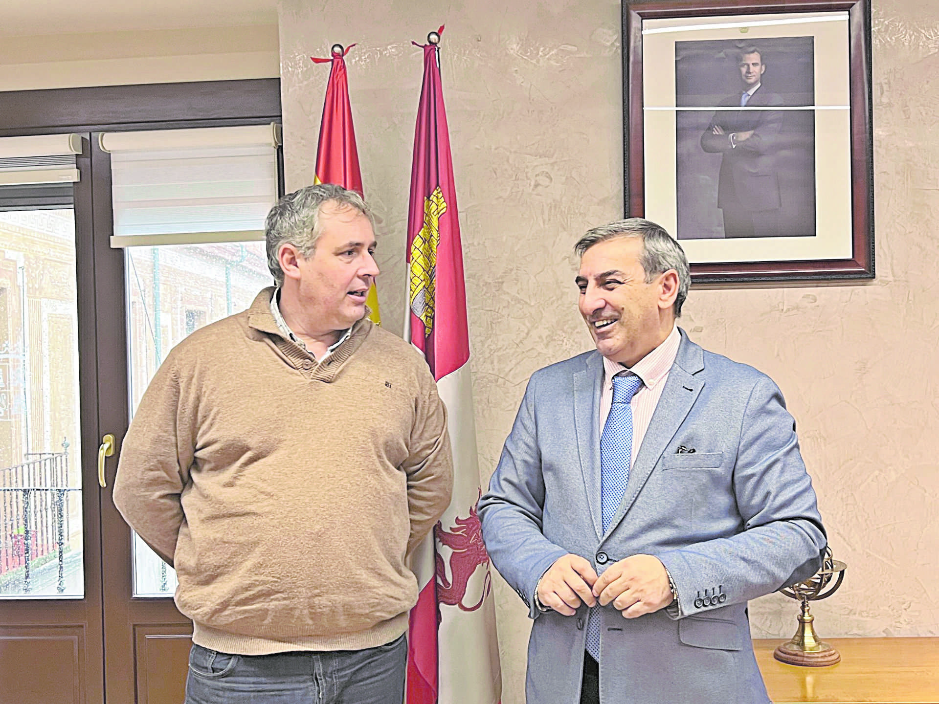 El delegado territorial con el alcalde de Pedraza en la Delegación1