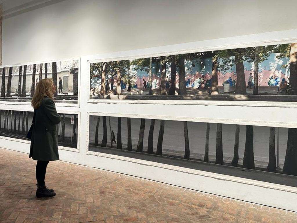 Visita a la exposición ‘La acera’ en La Alhóndiga, del cineasta iraní Asghar Farhadi. / EL ADELANTADO