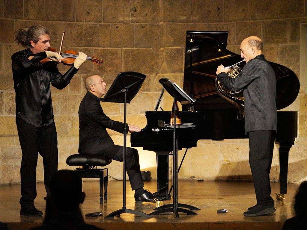 Jornadas de Música Contemporánea, con el trío integrado por Mario Pérez en el violín, Javier Bonet en la trompa y Alberto Rosado en el piano. / MIGUEL ÁNGEL FERNÁNDEZ