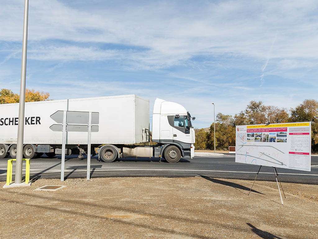 La consejera de Movilidad y Transformación Digital a las obras de las carreteras CL 605 y CL 607