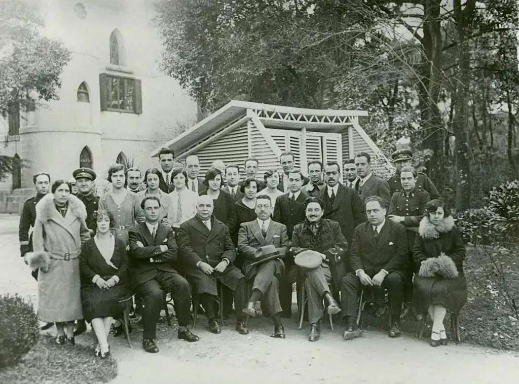 Personal del Servicio Meteorológico Español en la sede de Retiro en 1928 Francisco Morán el tercero de la derecha