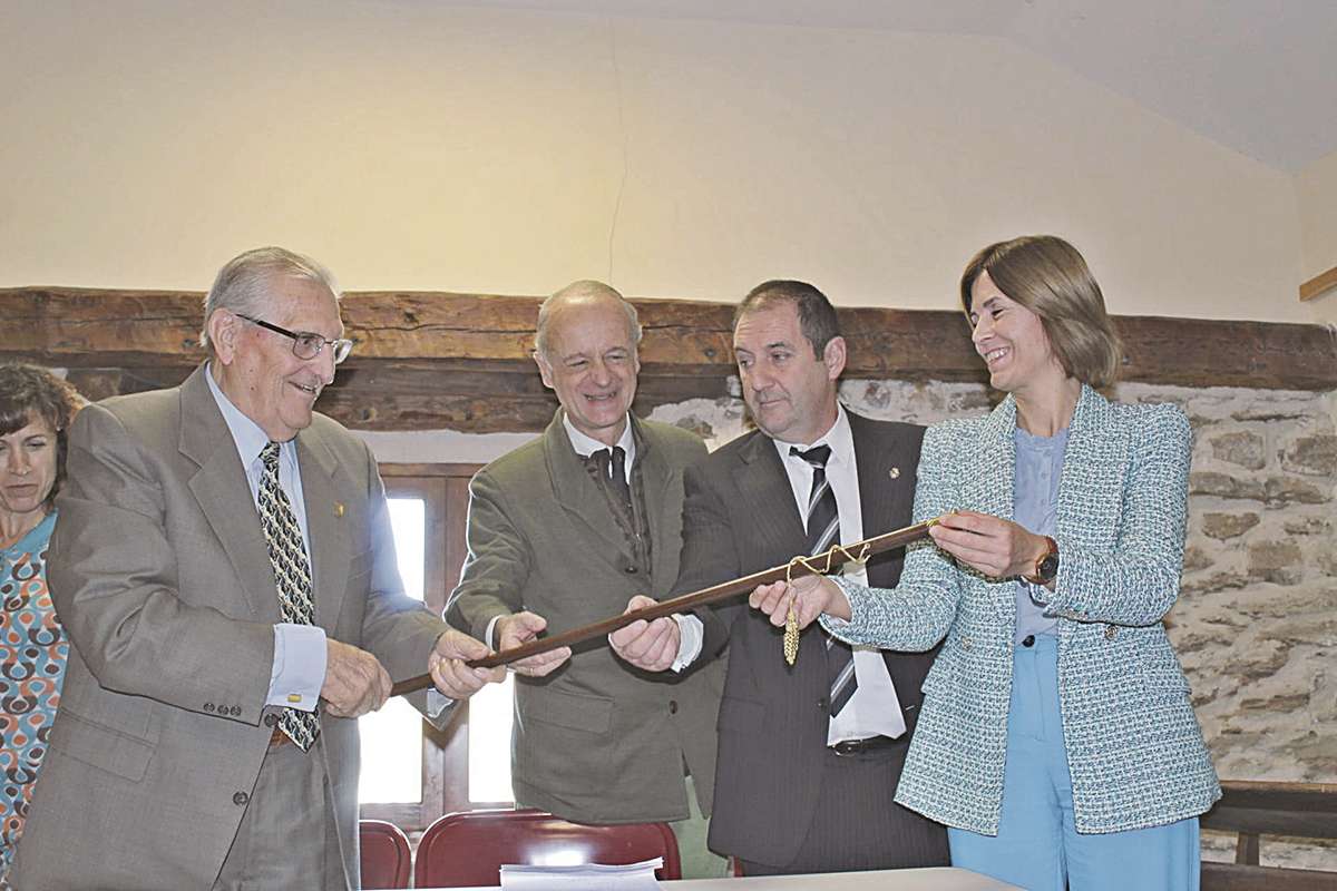 Momento de entrega del bastón de mando. A. M.