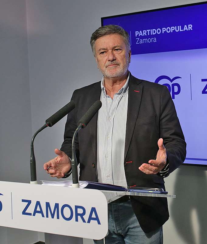 Francisco Vázquez: “Este presidente del Gobierno ha unido en un solo ministerio la separación de poderes” 1 Paco Vázquez. ICAL