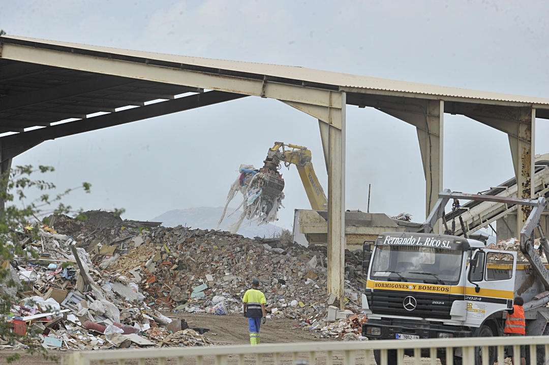 Más de 1.900 escombreras, 290 en Segovia, ha restaurado la Junta en el último lustro por 14 millones de euros 1 Los planes para las escombreras se centran en su restauración y en la implantación de un sistema alternativo de gestión.