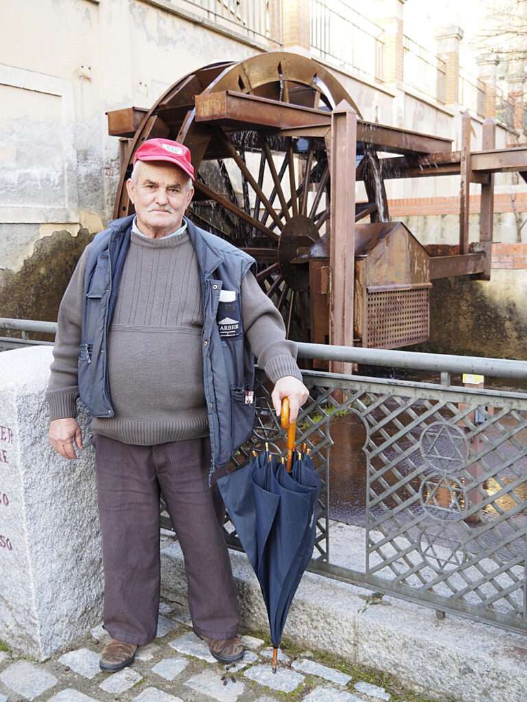 Pedro Sanz es una celebridad en Segovia gracias a sus predicciones. Pedro Sanz es una celebridad en Segovia gracias a sus predicciones.