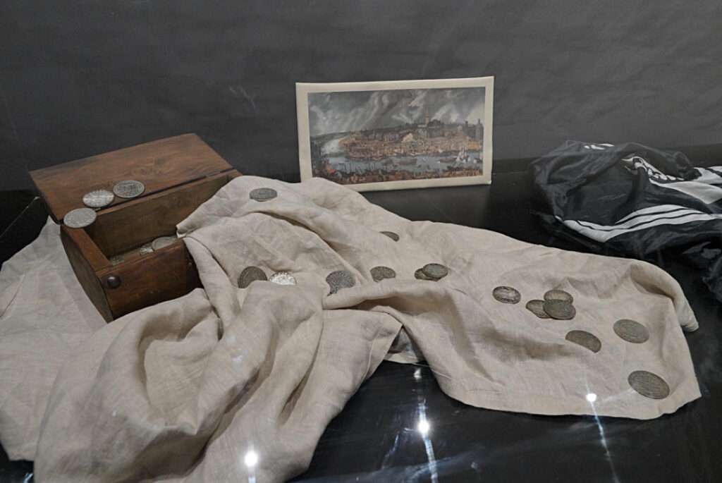 Ejemplares de Reales de a ocho acuñados en la Casa de la Moneda de Segovia.