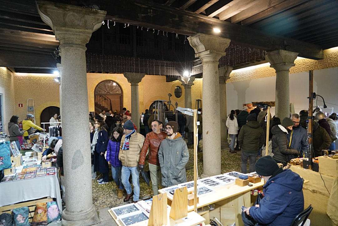 El Mercado del Marquesado está presentando una buena afluencia de público, muchos de ellos turistas, en las principales horas del día.