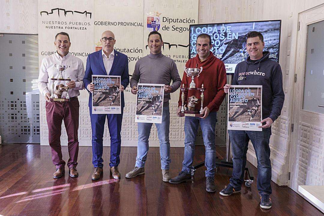 Presentación de la I Copa de Galgos en campo abierto en el Salón del Trono del Palacio Provincial.