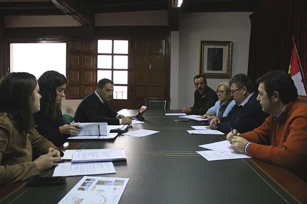 Reunón con el equipo de gobierno de Maderuelo.