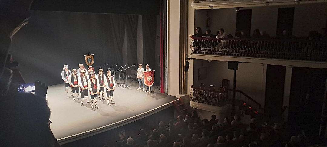 Actuación del Grupo de Paloteo de Tabanera del Monte.