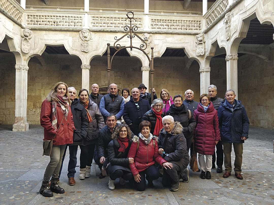 El grupo de vecinos del municipio que acudió a la capital charra.