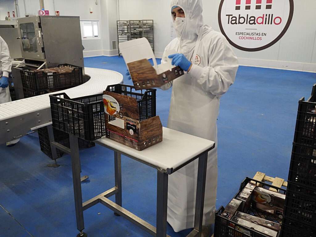 “El cochinillo es un gran desconocido, pero su versatilidad nos permite difundir sus muchas posibilidades” 2 OLYMPUS DIGITAL CAMERA