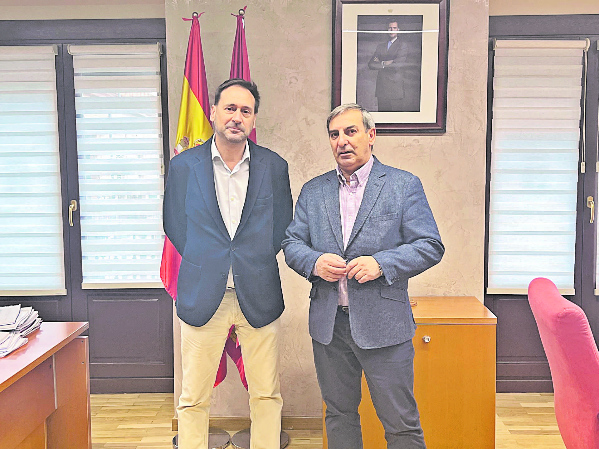 El delegado territorial y el alcalde de Fuenterrebollo