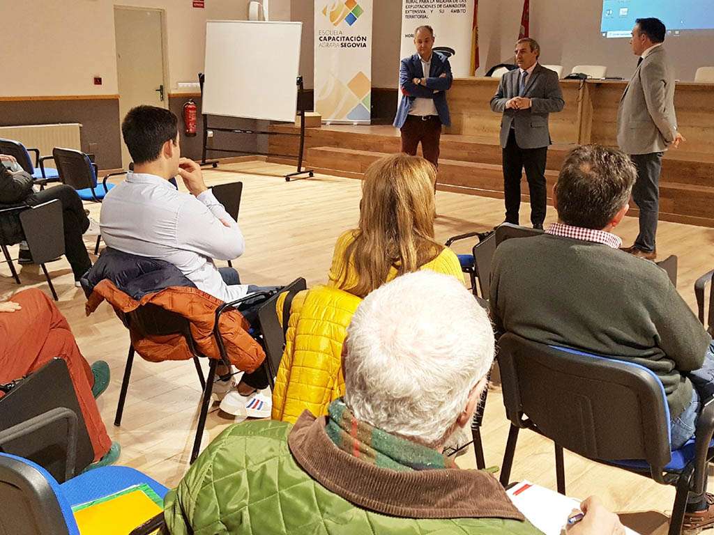 Jornada informativa sobre el Plan de Balsas para la Mejora de las Explotaciones de Ganadería Extensiva. / EL ADELANTADO