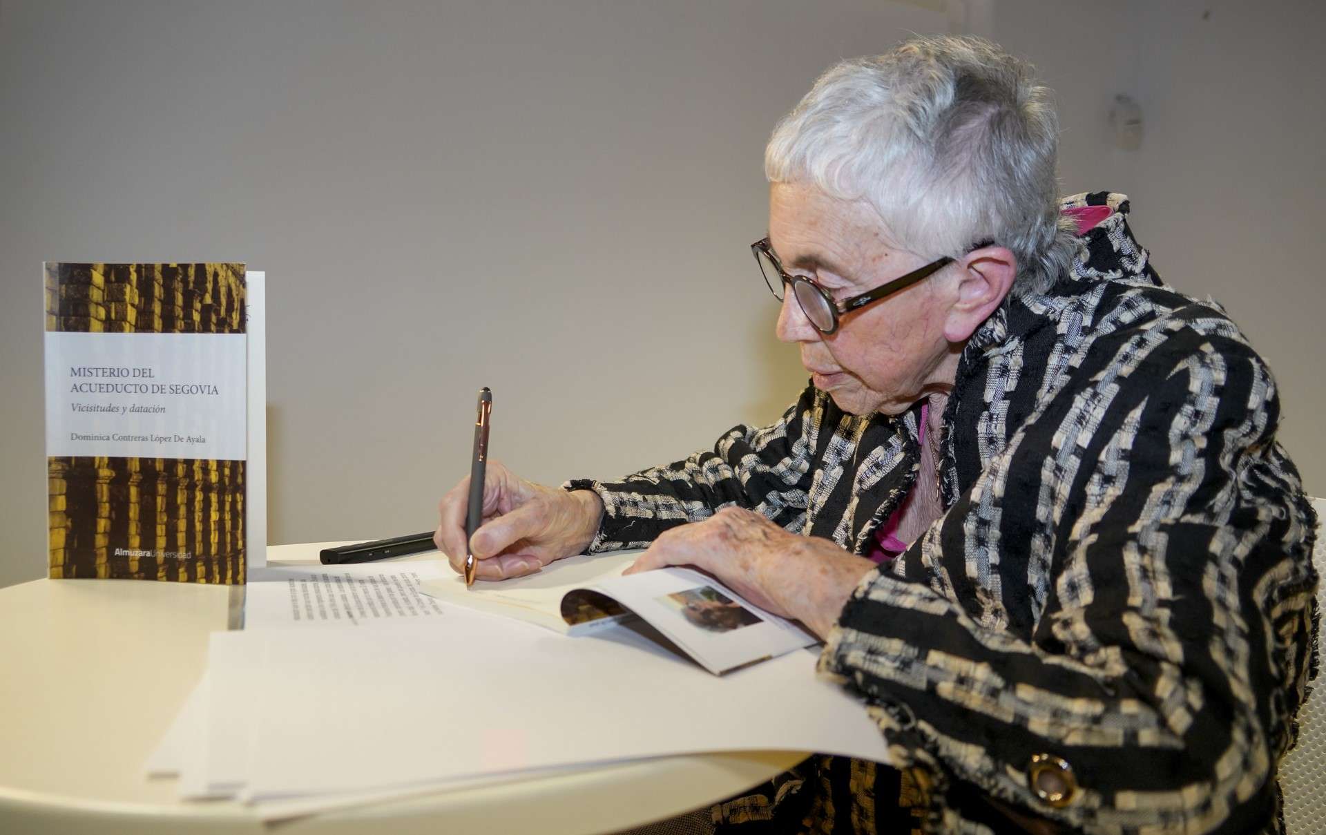 Presentación Libro Misterios del Acueducto de Segovia Dominica Contreras Miguel Angel Fernández