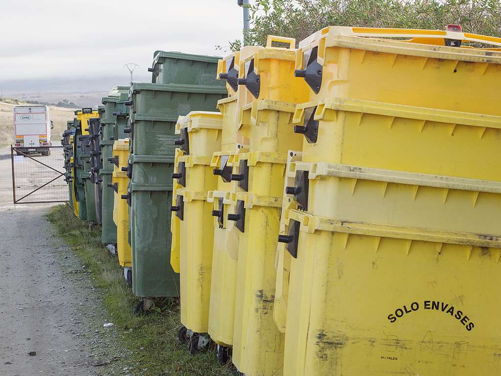 Punto Limpio Vertedero Contenedores Basura