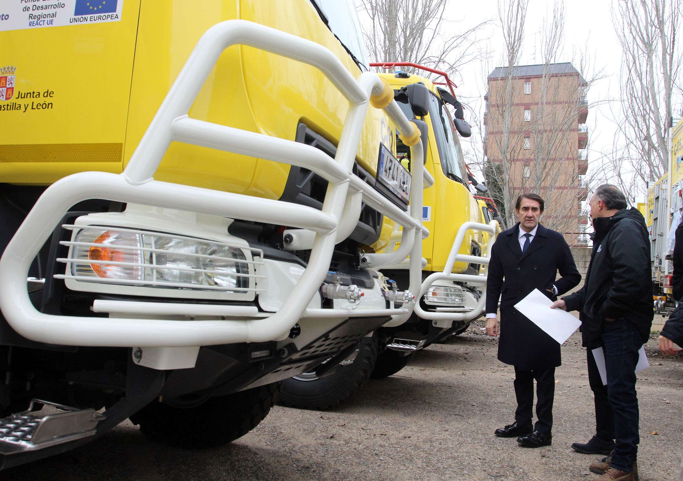 La Consejería de Ambiente Vivienda y Ordenación del Territorio entrega de 24 autobombas a los servicios territoriales