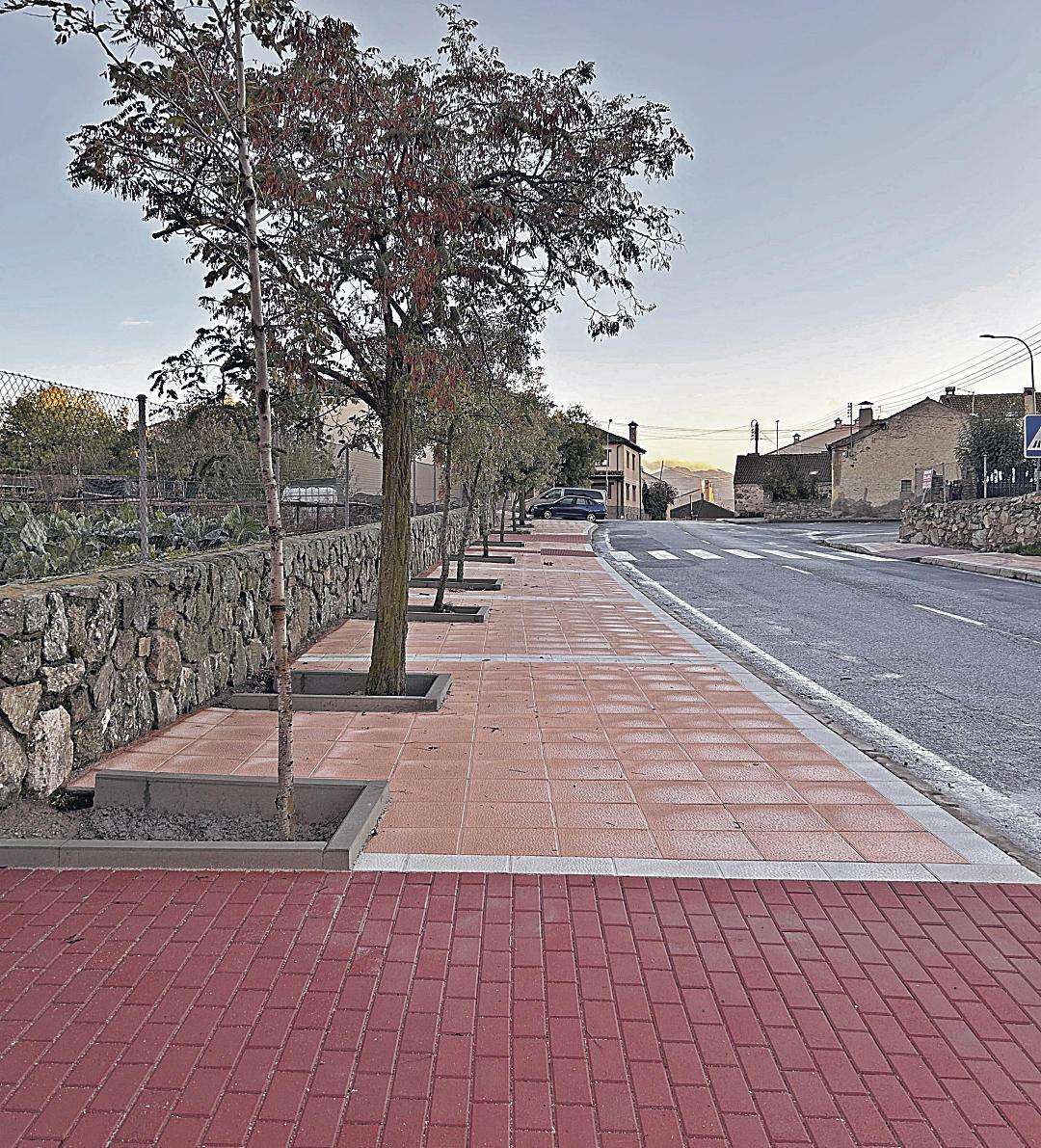 Proyecto de acerado finalizado en la calle Real de Trescasas