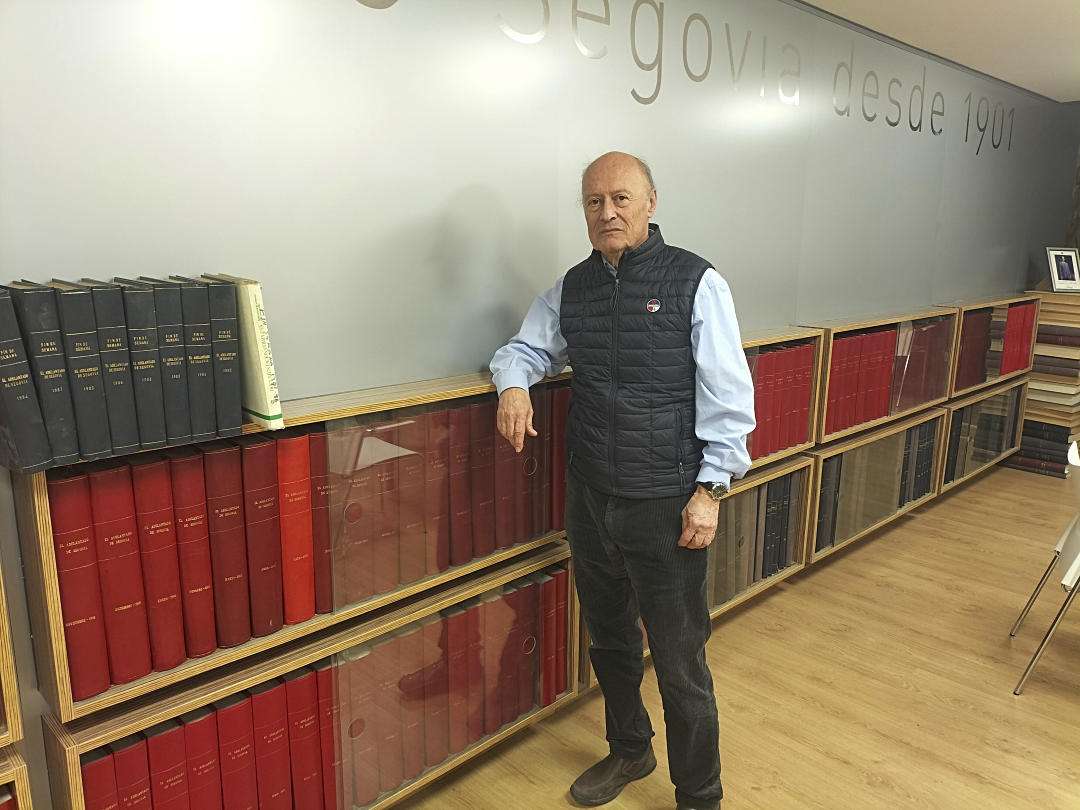 Clemente Oria Martín, presidente de la AVRAS habló con El Adelantado sobre la situación actual del recinto amurallado de Segovia. JAVIER Gª DE PEDRO.