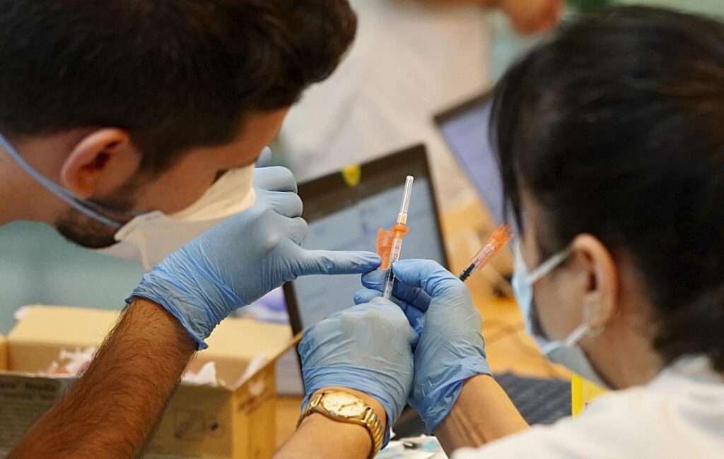 Inicio de la campaña de vacunación frente a la gripe y Covid 19 con las personas institucionalizadas