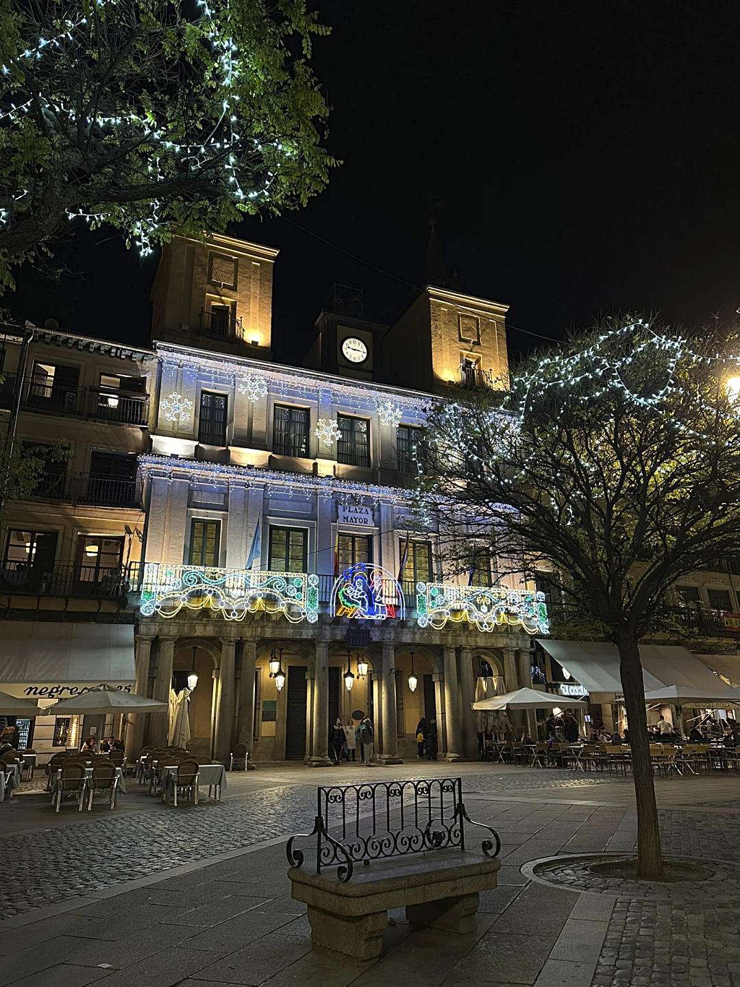 Sin incidentes en el cambio de año en Segovia... con un pequeño susto del reloj 1 Aspecto de la Plaza Mayor de Segovia antes de la celebración de la Nochevieja.