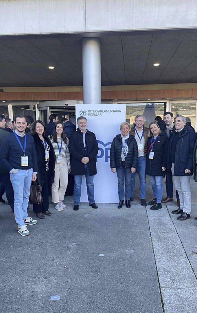 Los parlamentarios del PP segoviano a la entrada de la 26ª Interparlamentaria del partido.