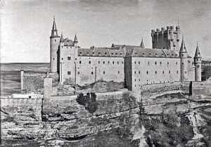 Fachada sur del Alcázar después de la restauración. Fachada sur del Alcázar después de la restauración.