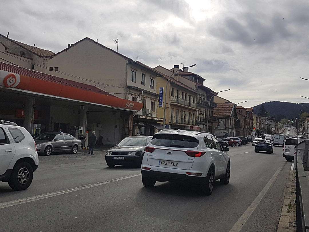 El tráfico es constante en la travesía de San Rafael.