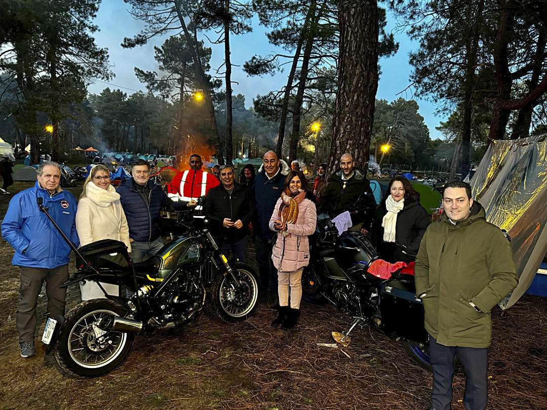 El presidente de la Diputación (centro) junto a otras personalidades