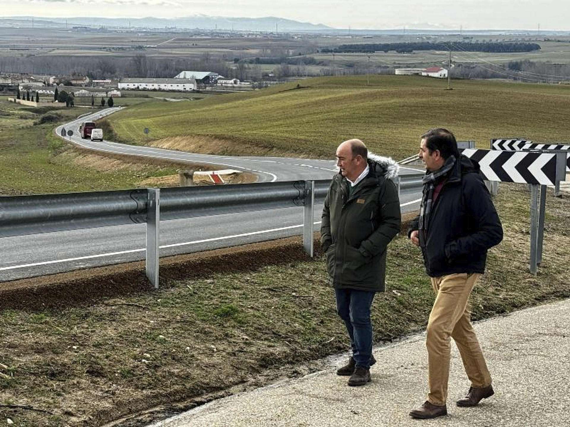 De Vicente y Cerezo revisando los trabajos