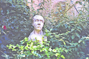 Busto de Antonio Machado. Escultura de Pedro Barral. Piedra. / JMS