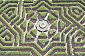 La fuente, con el surtidor, y unas matas de boj que ya tienen 30 años. La fuente, con el surtidor, y unas matas de boj que ya tienen 30 años.