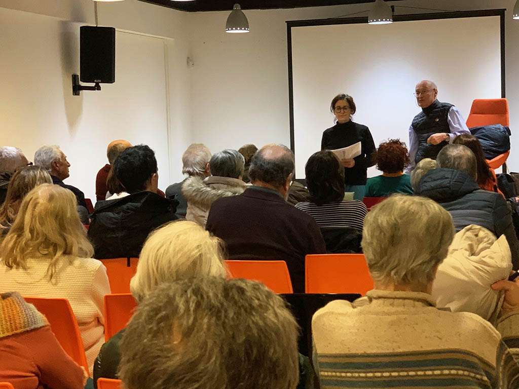 Asamblea de la Asociación de Vecinos del Recinto Amurallado de Segovia (AVRAS). / EL ADELANTADO