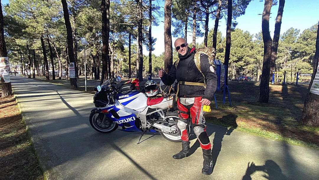 Óscar Ortega, primero en llegar a la concentración