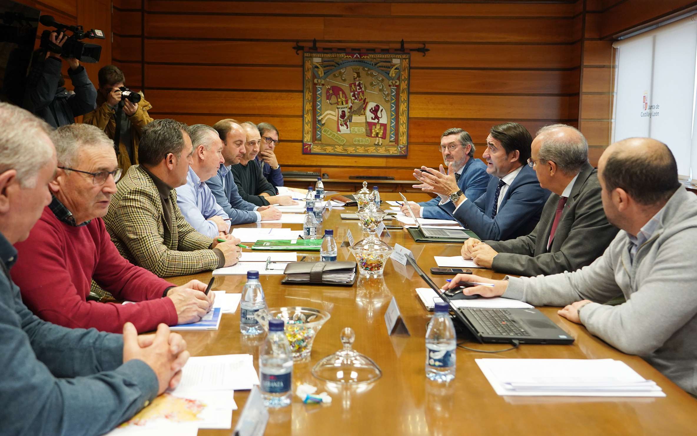 El consejero de Medio Ambiente, Vivienda y Ordenación del Territorio se reúne con las organizaciones profesionales agrarias