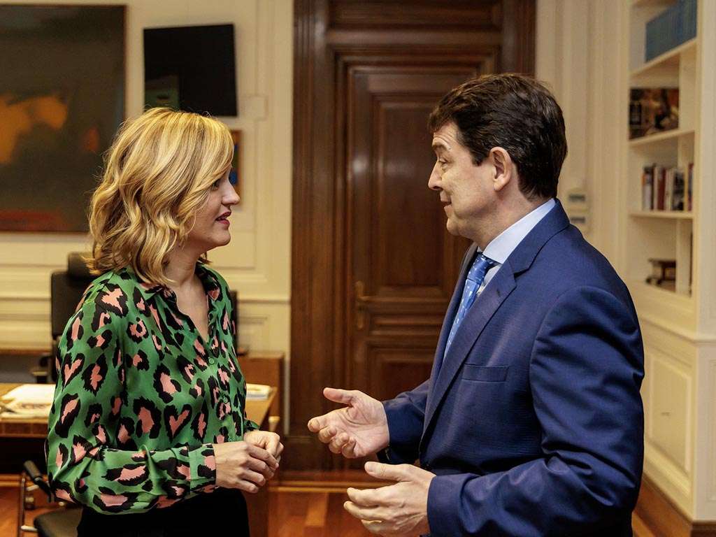 La ministra de Educación, Formación Profesional y Deportes, Pilar Alegría, y el presidente de la Junta de Castilla y León, Alfonso Fernández Mañueco. / EL ADELANTADO