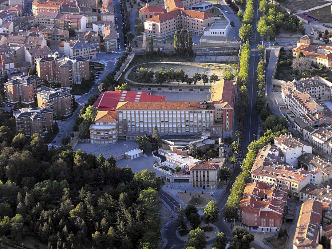 Vista aérea del colegio Claret y sus instalaciones.