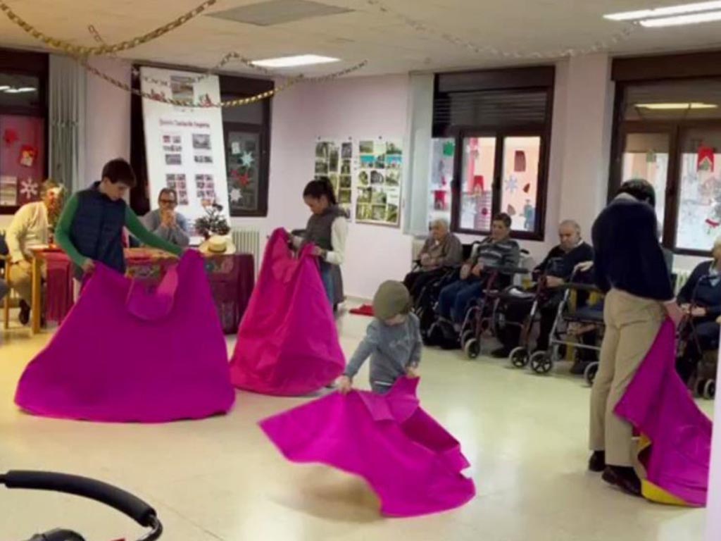 Exhibición de los alumnos de la Escuela Taurina de Segovia, en la residencia de Mozoncillo. Exhibición de los alumnos de la Escuela Taurina de Segovia, en la residencia de Mozoncillo.