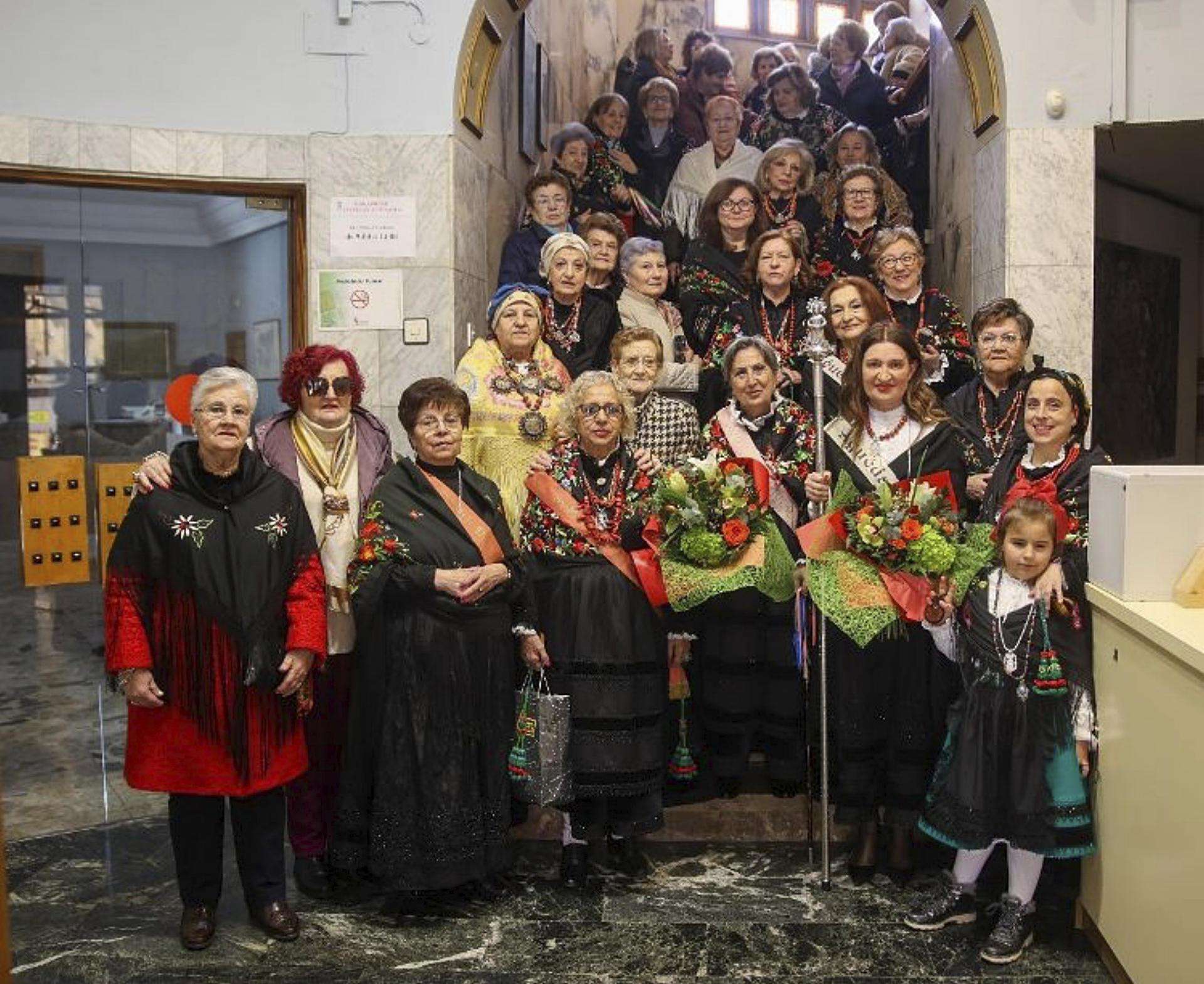 Entrega del bastón de mando municipal a la Águeda Mayor de la Cofradía de Santa Águeda de La Bañeza