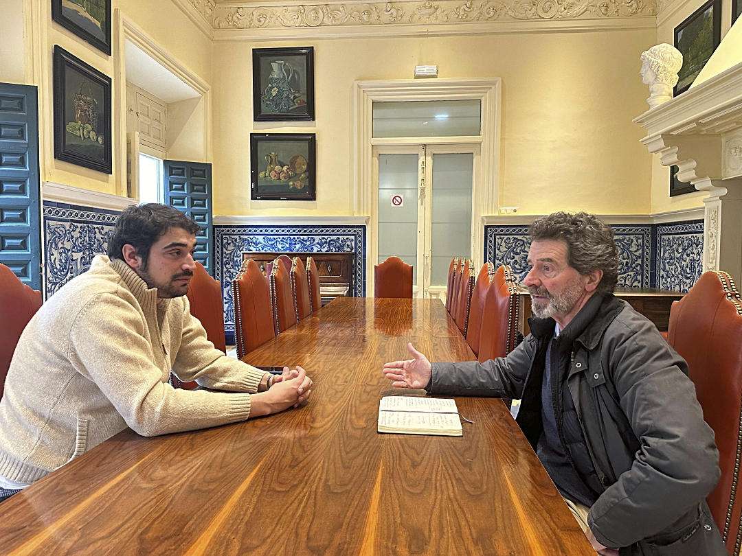 Reunión entre Gabriel Cobos y Miguel Larrañaga.