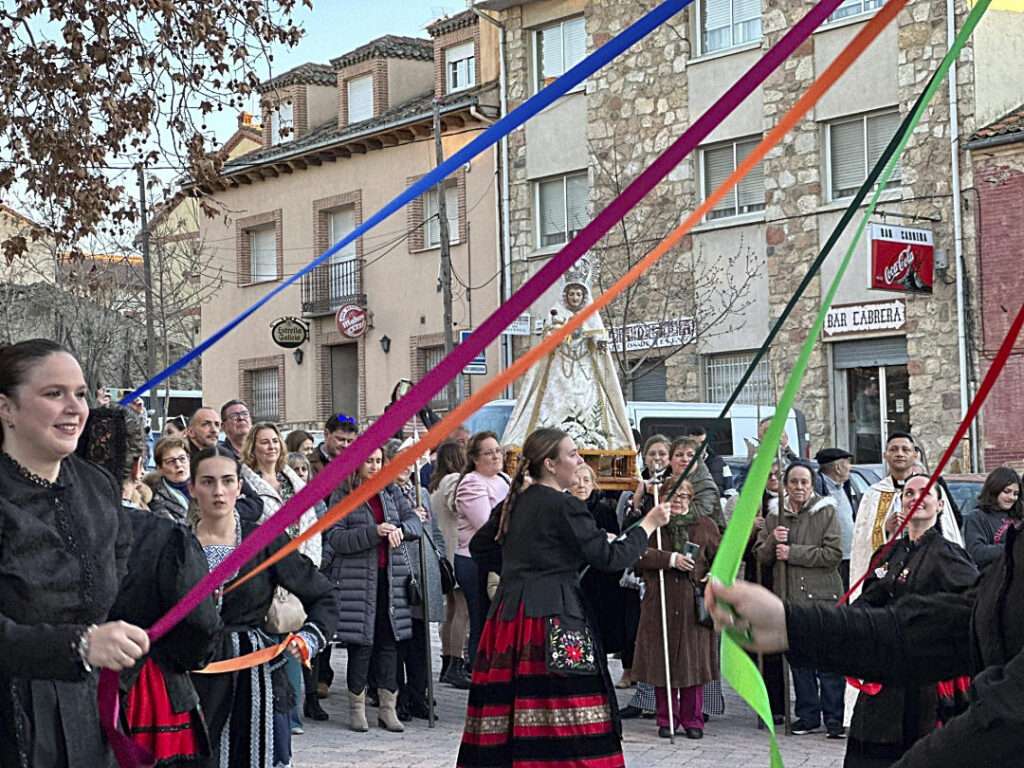 La Virgen de las Candelas salió por las calles de Hontoria. La Virgen de las Candelas salió por las calles de Hontoria.