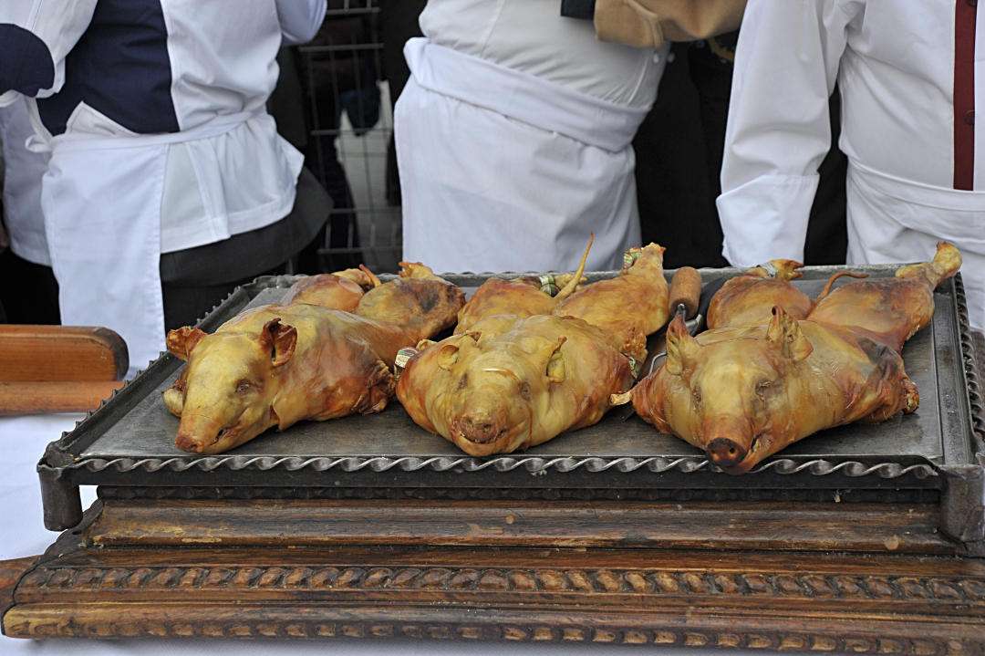 El año pasado se sirvieron 7.500 raciones de cochinillo durante los ‘5 días de El Dorado’.